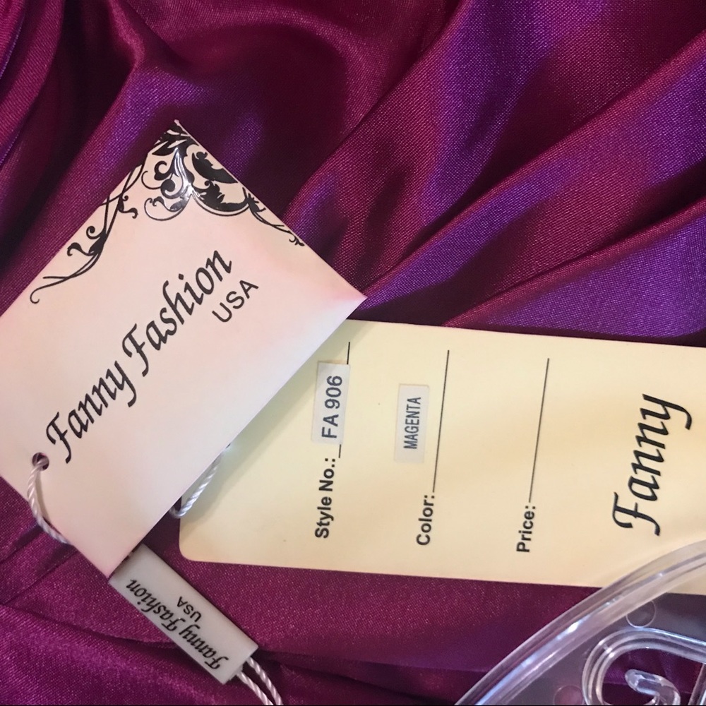 ๐ Fanny Fashion Magenta Gown-Small - Picture 5 of 7